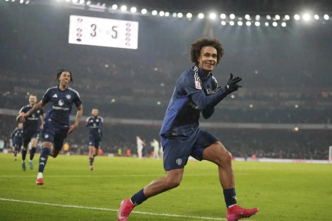 阿森纳中后卫连续高光！稳固球队防线的简单介绍