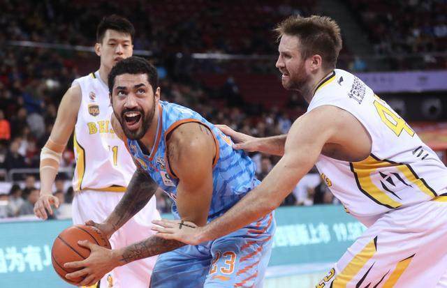 激烈争夺！上海与深圳交锋备受瞩目的简单介绍