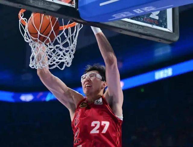 包含球场风云变幻，英豪对决令人热血沸腾的词条