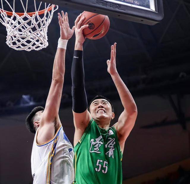 包含尤文图斯欲继续保持不败战绩，不容有失的词条