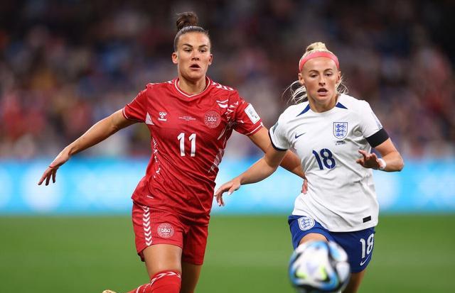 英格兰女足比赛中,阿尔及利亚队获得胜利 英格兰女足比赛中,阿尔及利亚队获得胜利