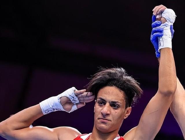 意大利拳击手获得男子轻量级别金牌 意大利拳击手获得男子轻量级别金牌