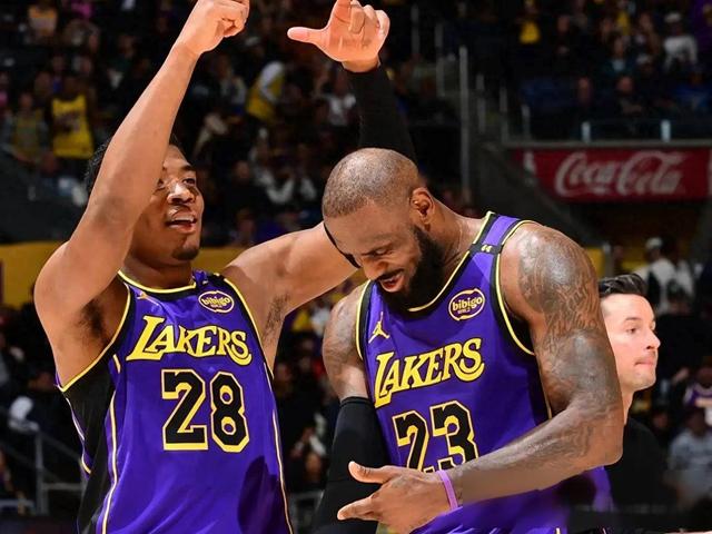 勇士击败湖人，晋级季后赛