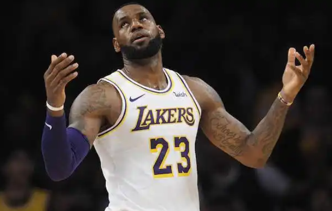 关于湖人力克独行侠，詹姆斯40分巨星表现的信息