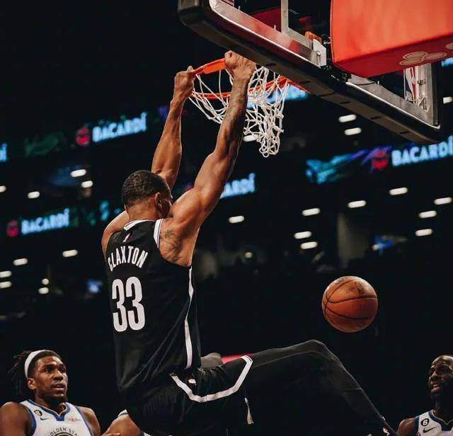 包含纳什带队迎12连胜，篮网碾压黄蜂的词条