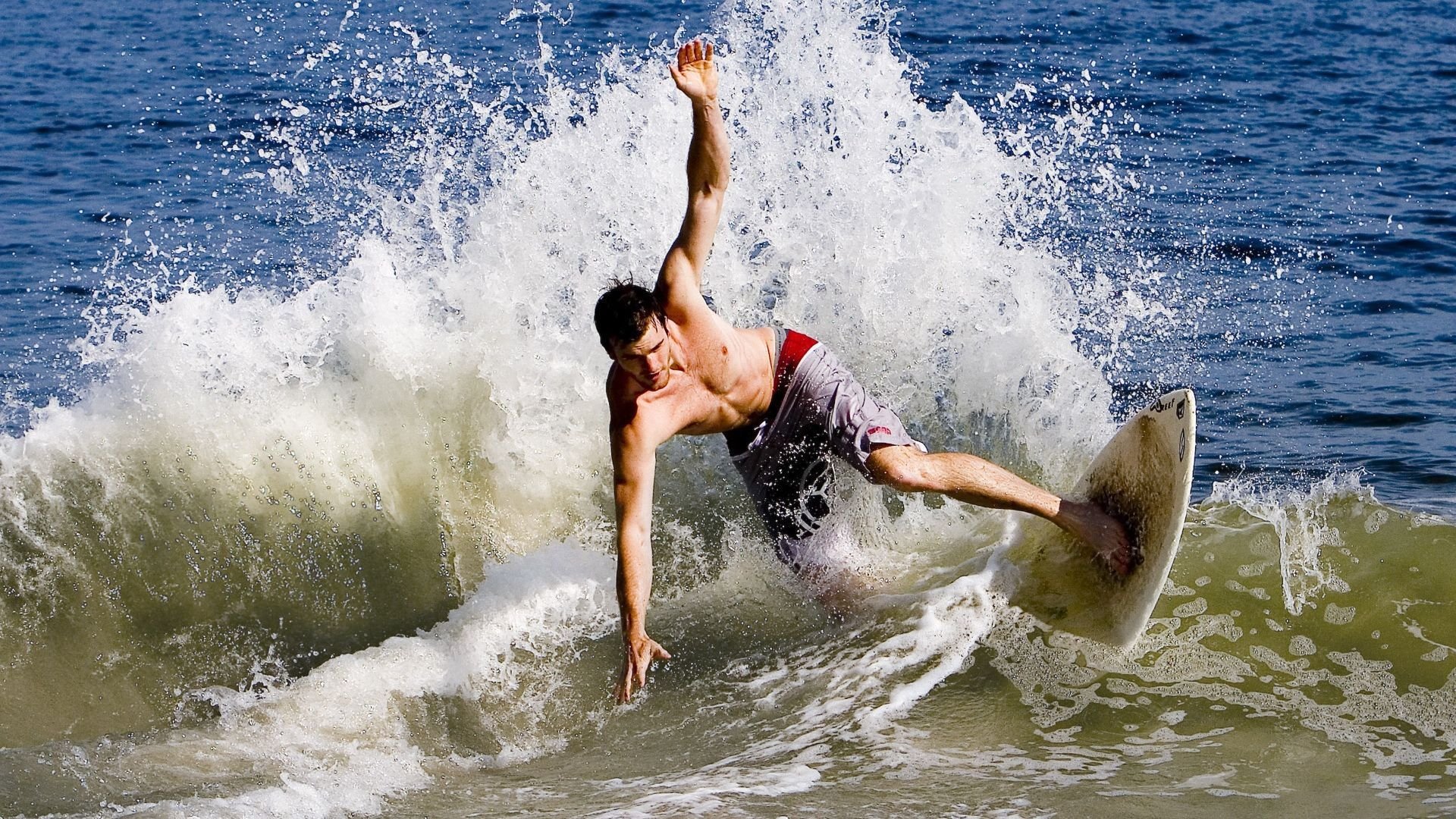 黄色潜水艇深海炸弹！奥利维耶关键回合一箭穿心，比利亚雷亚尔奇迹突围拜仁